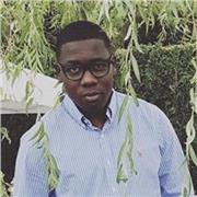 Professeur d'économie pour classe de lycée filière technologique